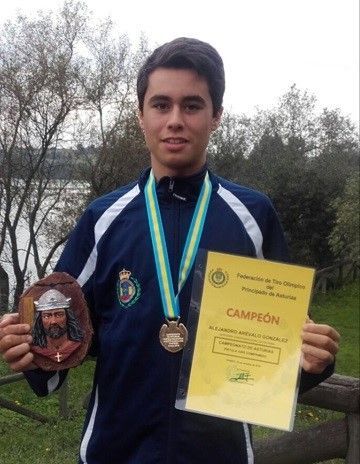 Alejandro Arévalo, alumno del colegio Palacio de Granda, campeón de Asturias de Tiro